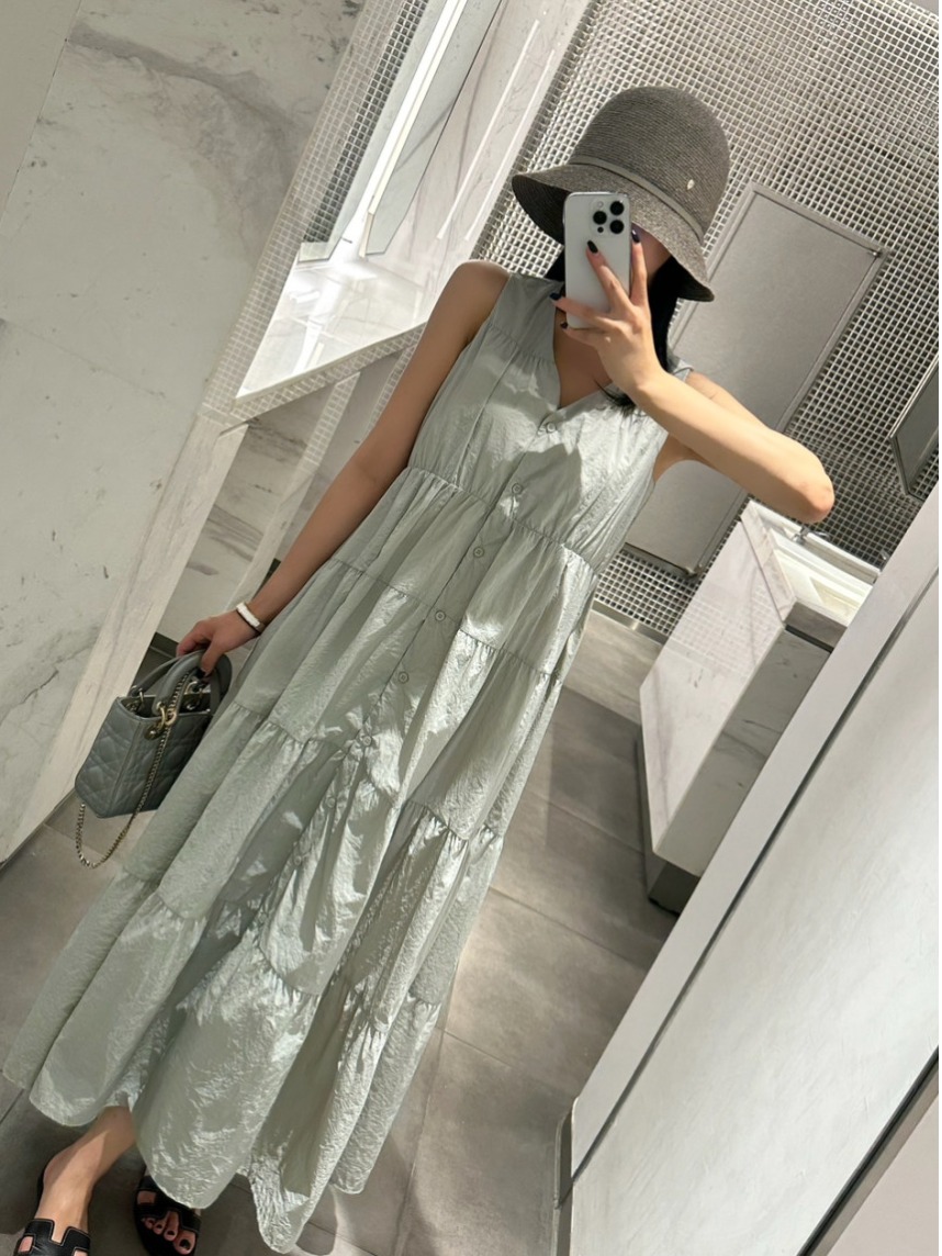 Photography Date - Elegant Long Sleeveless Dress Korean Style